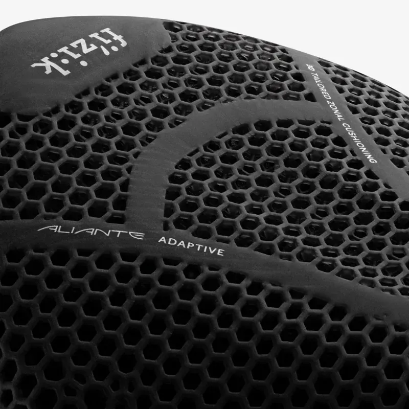Fizik Tempo Aliante Adaptive R3 Saddle in Black-5