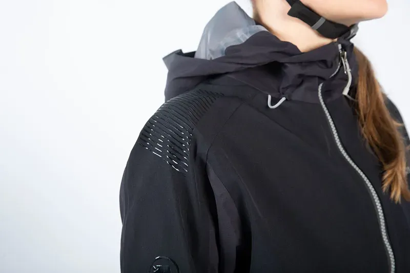 Endura MT500 Womens Waterproof Jacket in Black-7