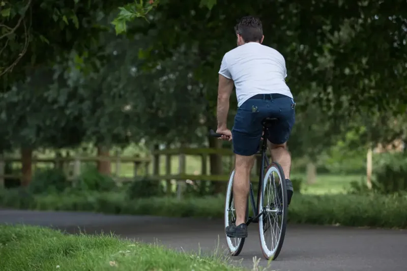Quella Nero Steel Single Speed Bike in Black with White Wheelset-7