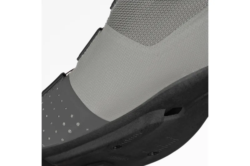 Fizik R4 Tempo Overcurve Wide Road Shoes in White/Black -3