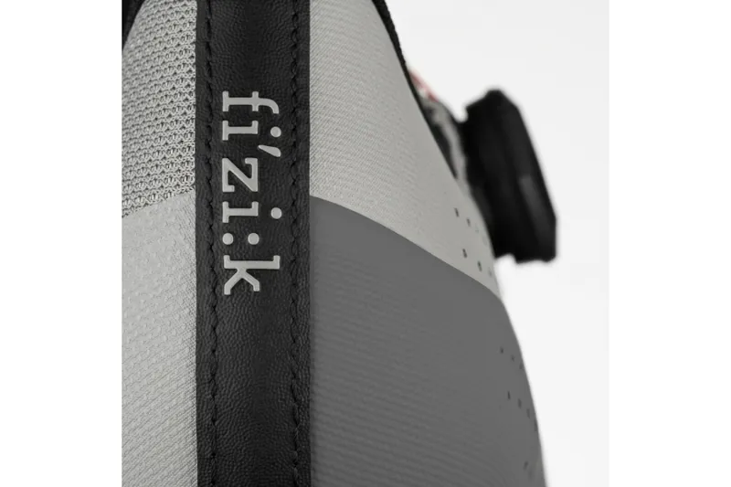 Fizik R4 Tempo Overcurve Wide Road Shoes in White/Black -4