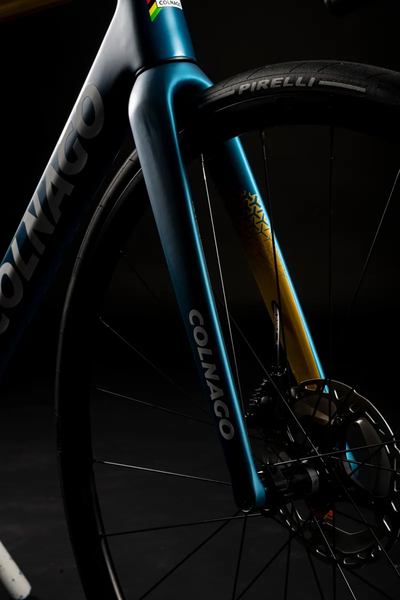 Colnago V3 Disc 2023 Complete Road Bike Rival AXS -2