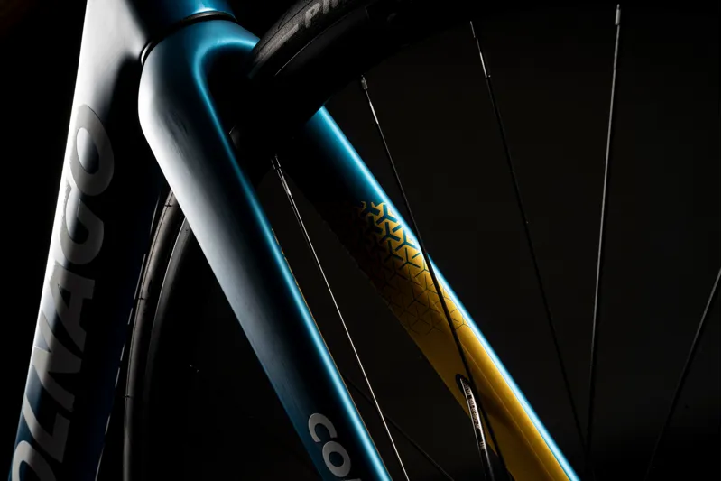 Colnago V3 Disc 2023 Complete Road Bike Rival AXS -4