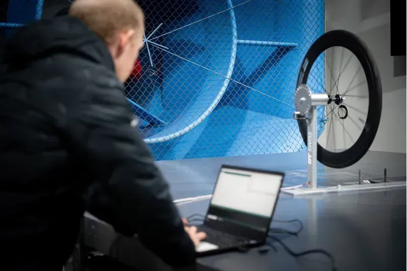 DT Swiss ARC 1100 55 DiCut 700c 12x100 Disc Front Wheel in Black-4